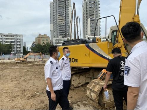 西鄉(xiāng)在全市首創(chuàng)黃綠標(biāo)簽制度，非道路移動機(jī)械設(shè)備進(jìn)入身份管理新局面